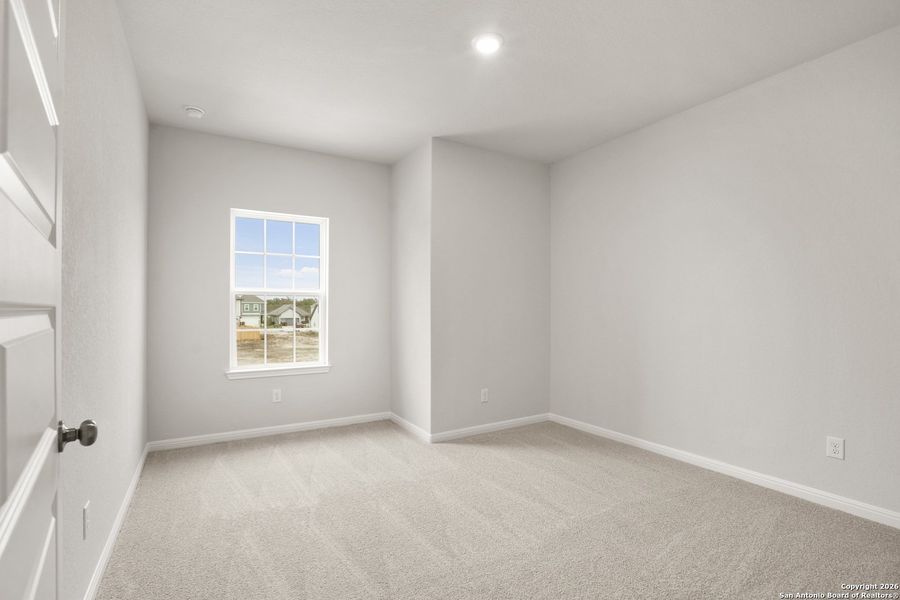Spacious, unfurnished interior of a new home in Timber Creek, San Antonio (Image 10).