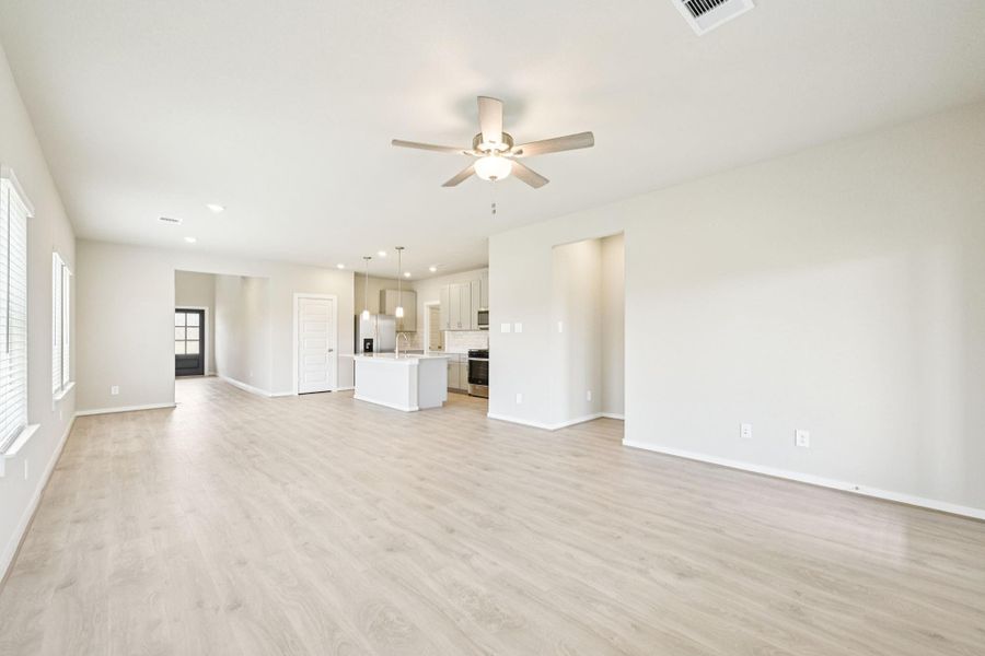 Photo is not of the actual home, but is an inspirational photo of builder’s model home and may depict options, furnishings, and/or decorator features that are not included Photo is not of the actual home, but is an inspirational photo of builder’s model home and may depict options, furnishings, and/or decorator features that are not included