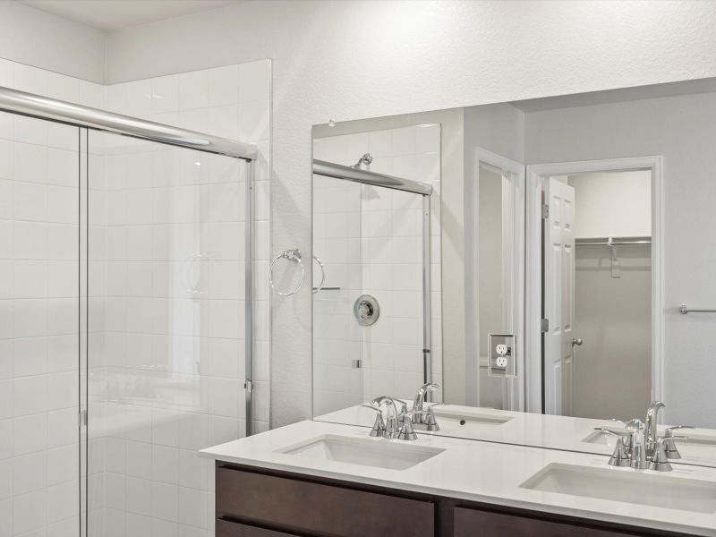 Image 14 of a home in Lake Bluff.