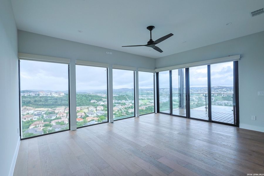 Spacious, unfurnished interior of a new home in , San Antonio (Image 39).