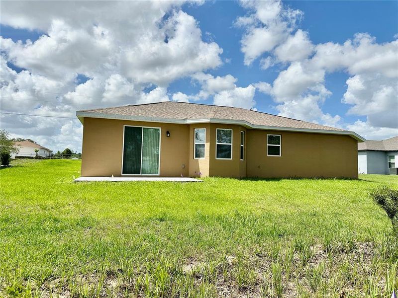 Exterior details and patio area of a home in , Weeki Wachee (Image 3).