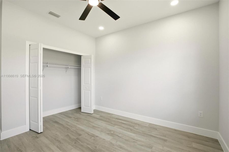 Spacious, unfurnished interior of a new home in , Lake Placid (Image 25).