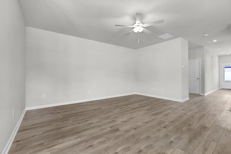 Spacious, unfurnished interior of a new home in River Tide Farms, Bolivia (Image 14).