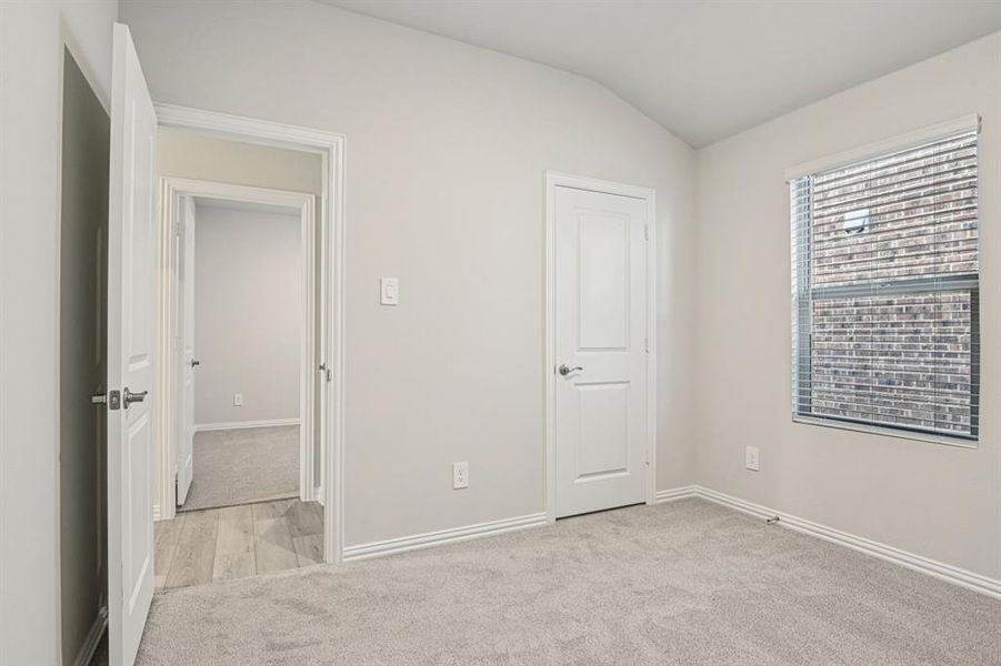 Spacious, unfurnished interior of a new home in Stonehaven, Seagoville (Image 28).