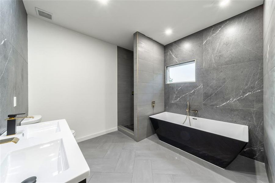 Furnished interior view inside a new home in , Dallas (Image 13).