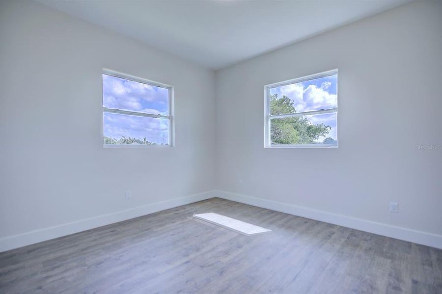 Spacious, unfurnished interior of a new home in , Sebring (Image 21).