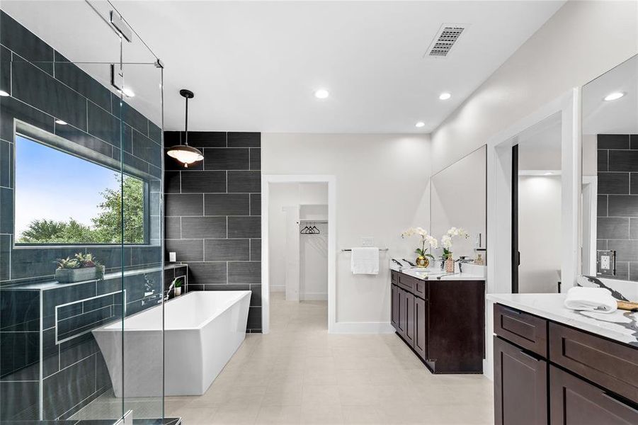 Furnished interior view inside a new home in , Dallas (Image 31).