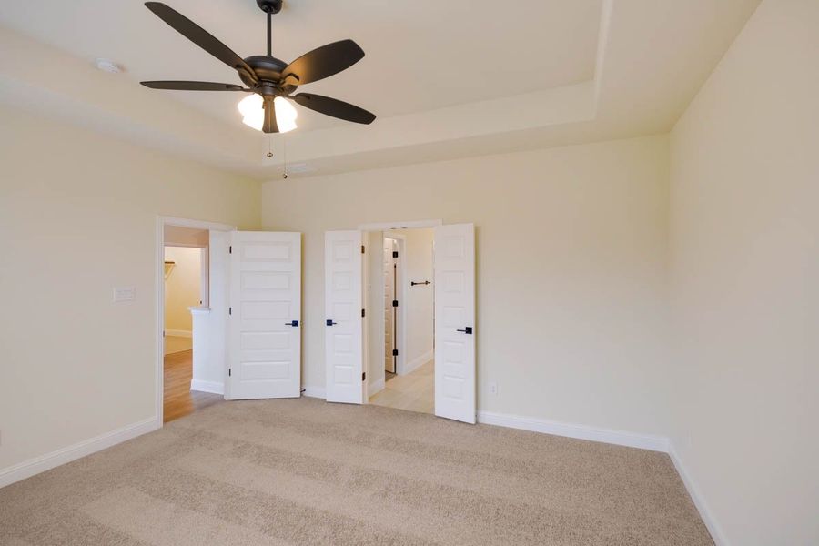 Spacious, unfurnished interior of a new home in Las Lomas, Forney (Image 29).