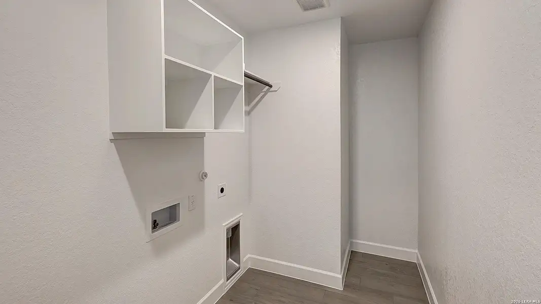 Spacious, unfurnished interior of a new home in Alsatian Oaks, Castroville (Image 24).