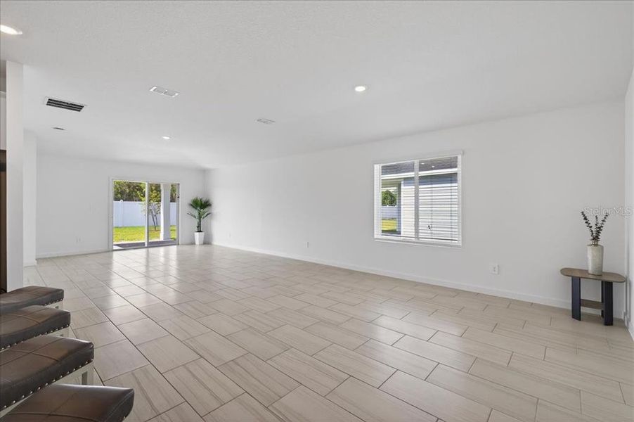 Spacious, unfurnished interior of a new home in Colbert Landings, Palm Coast (Image 29).
