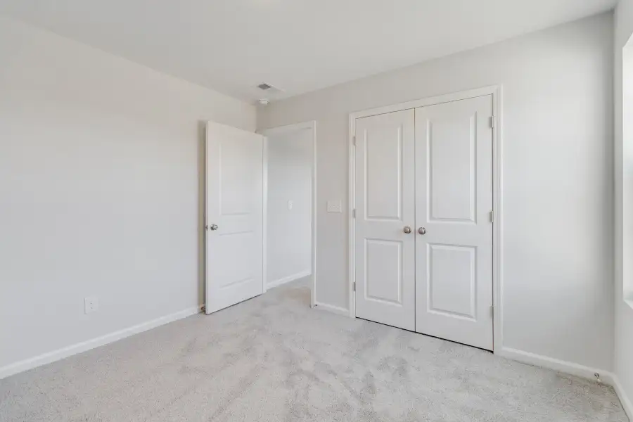 Spacious, unfurnished interior of a new home in Ellington, Elgin (Image 33).