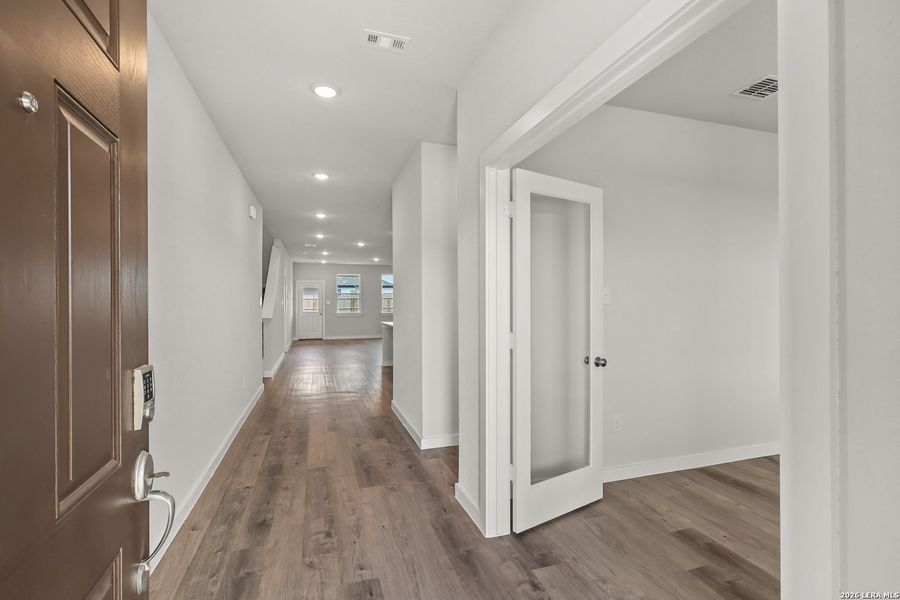 Spacious, unfurnished interior of a new home in Cinco Lakes, San Antonio (Image 19). Spacious, unfurnished interior of a new home in Cinco Lakes, San Antonio (Image 19).