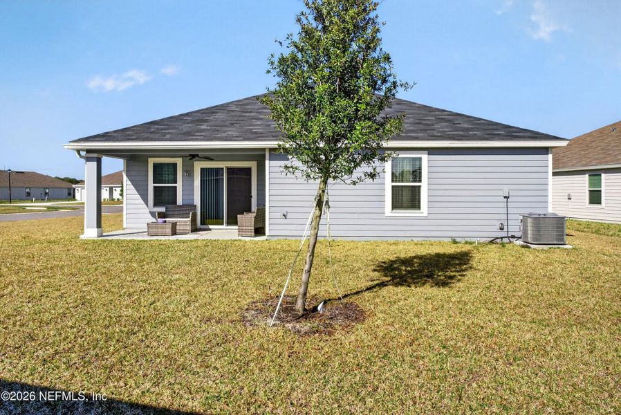 Exterior details and patio area of a home in , Jacksonville (Image 3).