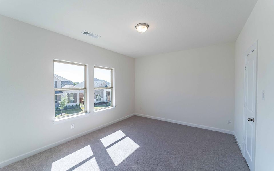 Spacious, unfurnished interior of a new home in Sonoma Verde, Rockwall (Image 20).