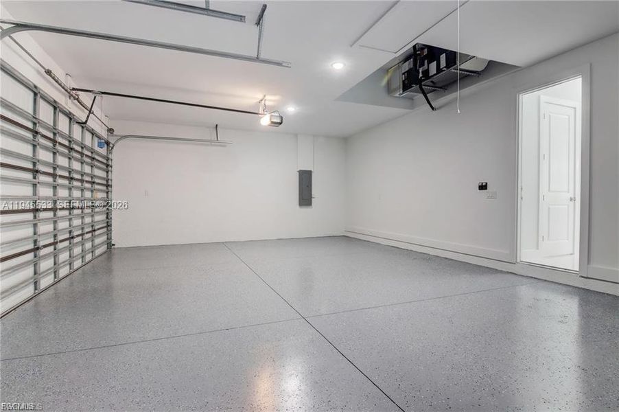 Spacious, unfurnished interior of a new home in , Cape Coral (Image 34).