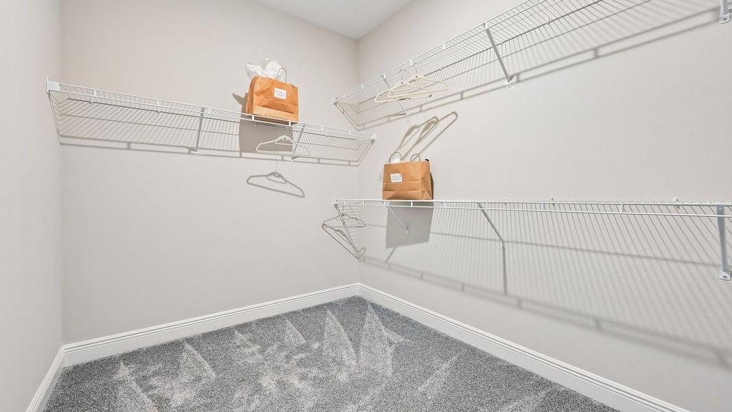 Spacious, unfurnished interior of a new home in Vero Lake Estates, Vero Beach (Image 20).