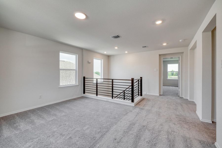 Spacious, unfurnished interior of a new home in Overlook Ranch, Georgetown (Image 26).