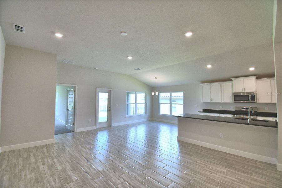Spacious, unfurnished interior of a new home in Lake Juliana Estates, Auburndale (Image 15). Spacious, unfurnished interior of a new home in Lake Juliana Estates, Auburndale (Image 15).