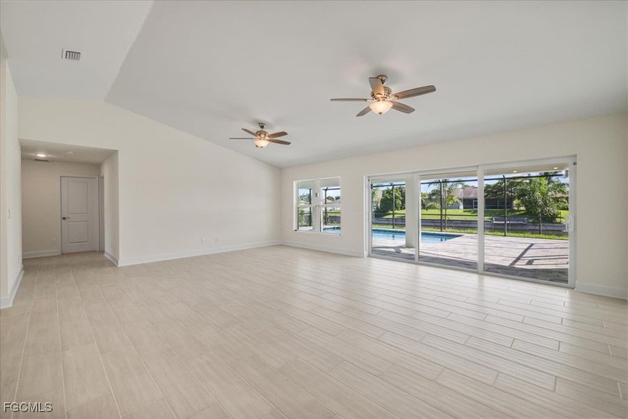 Spacious, unfurnished interior of a new home in Cape Coral, Cape Coral (Image 19).