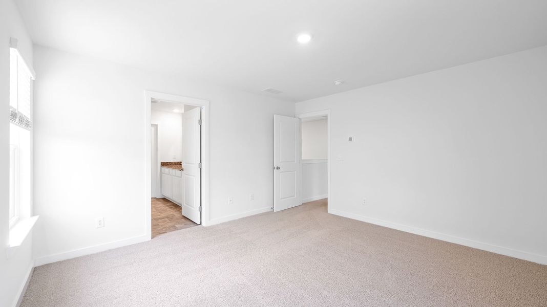 Spacious, unfurnished interior of a new home in The Cove at Thrasher Landing, Hixson (Image 28).