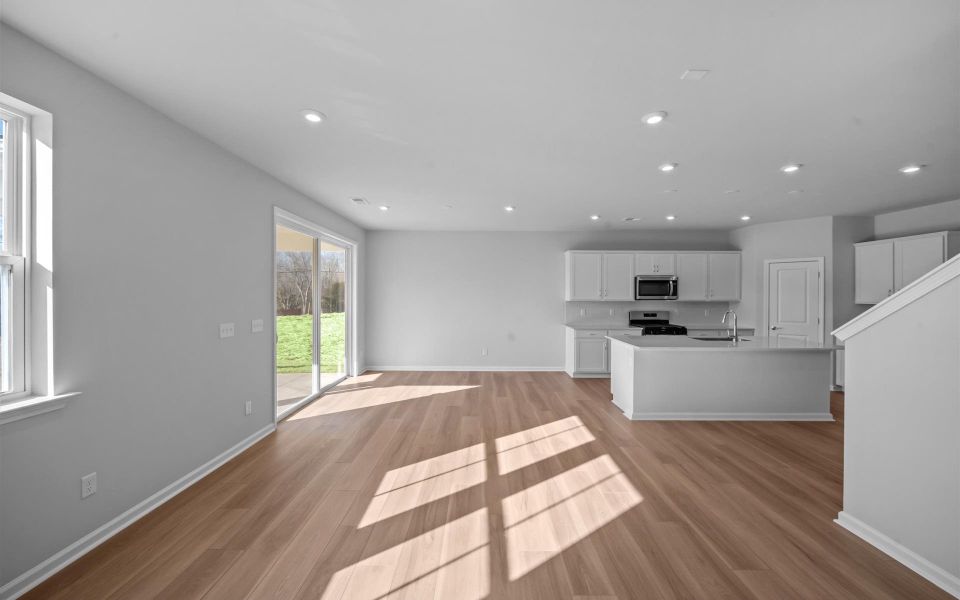 Spacious, unfurnished interior of a new home in Fox Hollow, Spartanburg (Image 33).