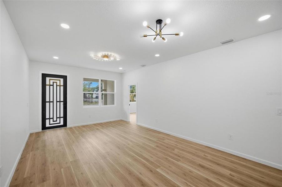 Spacious, unfurnished interior of a new home in , Tampa (Image 22).