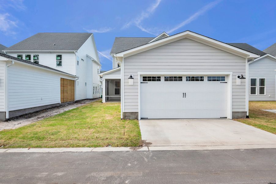 Representative exterior details of a home built from the The Berkley by RobuckHomes in East & Mason, Wilmington (Image 30).