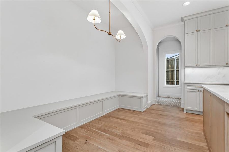 Bulit in seating area for kitchen / great room