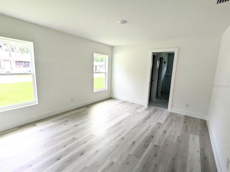 Spacious, unfurnished interior of a new home in , Fort Meade (Image 11).