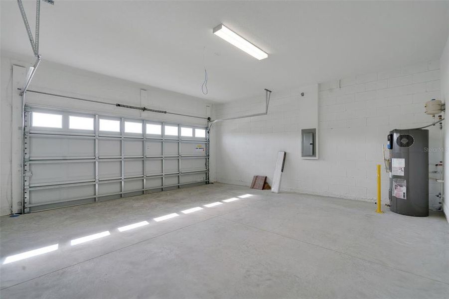 Spacious, unfurnished interior of a new home in Reserve at Hammock Oaks, Lady Lake (Image 30). Spacious, unfurnished interior of a new home in Reserve at Hammock Oaks, Lady Lake (Image 30).
