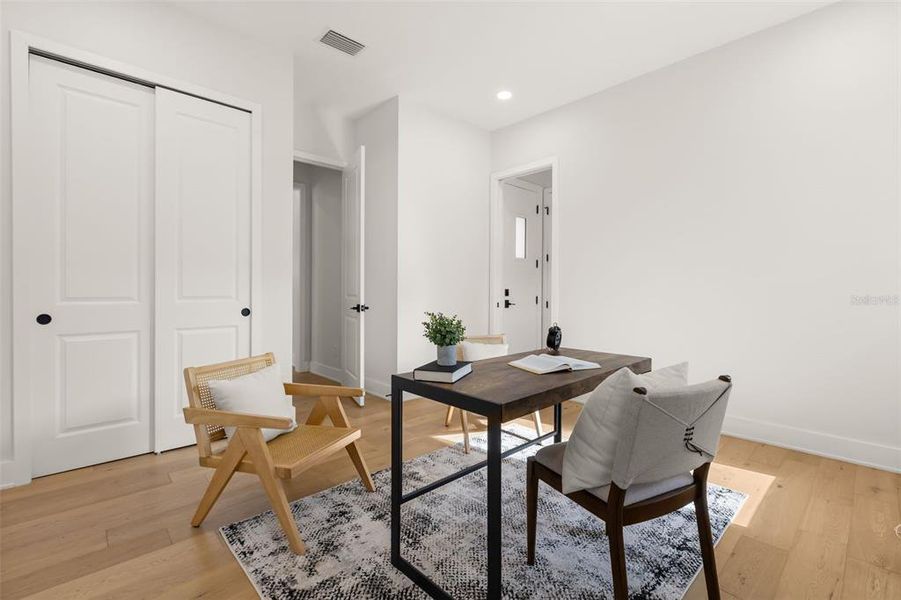 Furnished interior view inside a new home in , Orlando (Image 53).