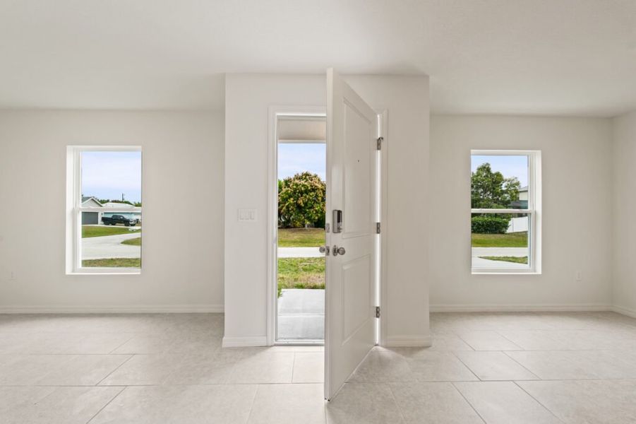 Spacious, unfurnished interior of a new home in Palm Bay, Palm Bay (Image 9).