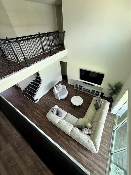 Furnished interior view inside a new home in , Orlando (Image 9).
