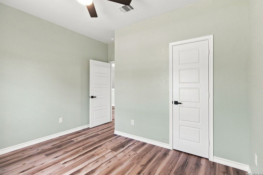 Spacious, unfurnished interior of a new home in , San Antonio (Image 10).