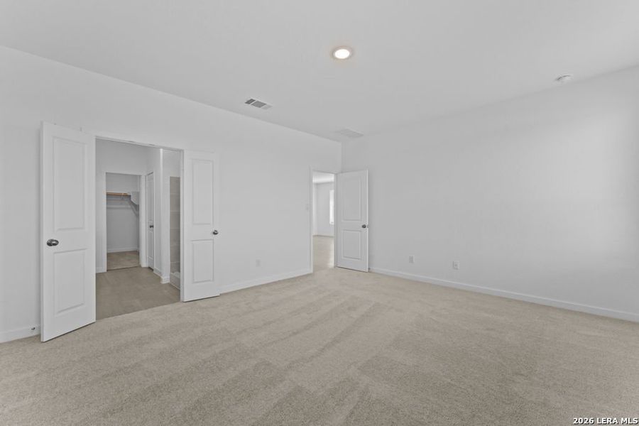 Spacious, unfurnished interior of a new home in Espada, San Antonio (Image 23).