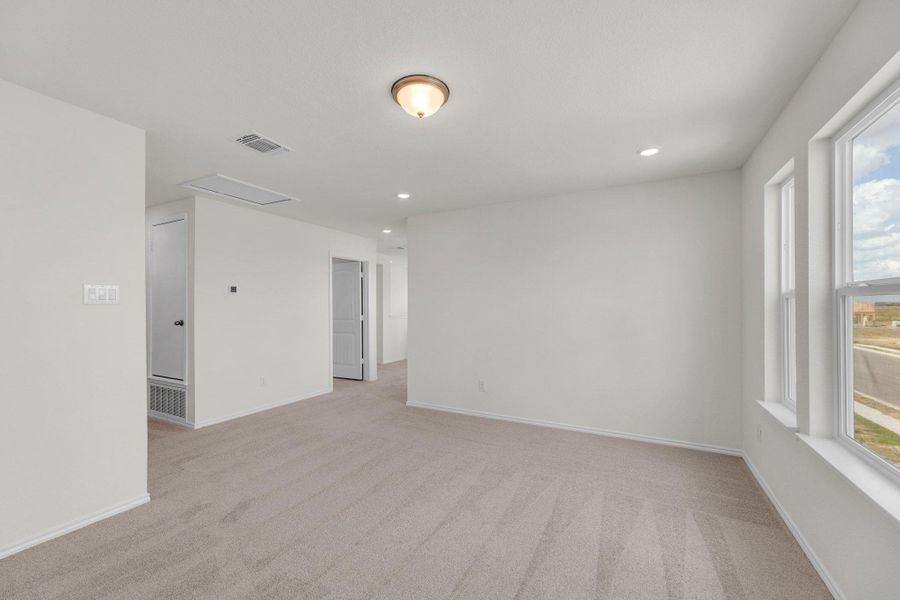 Spacious, unfurnished interior of a new home in Mustang Valley, Manor (Image 32).