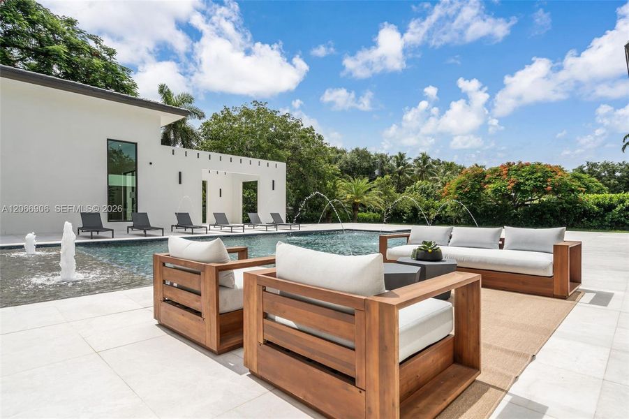 Exterior details and patio area of a home in , Pinecrest (Image 17).
