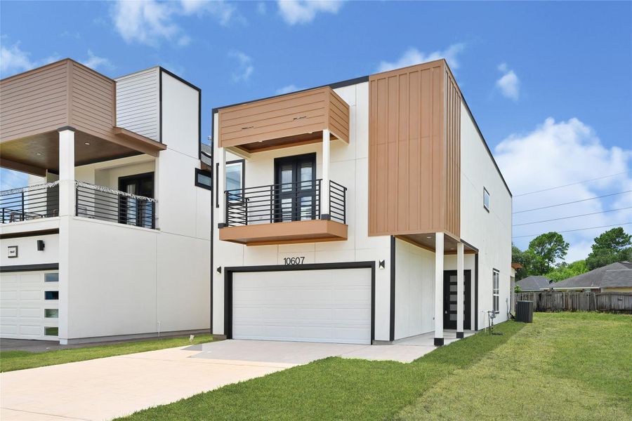 Front exterior of a new home in , Houston, TX, highlighting curb appeal (Image 19).
