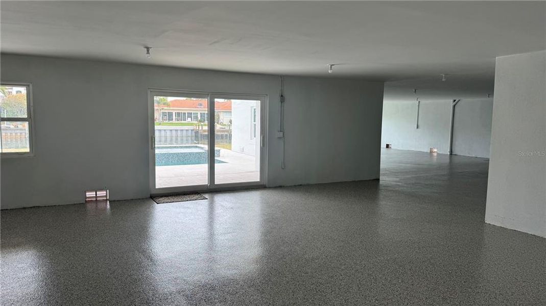 Spacious, unfurnished interior of a new home in , St. Petersburg (Image 19).