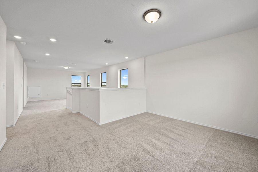 Spacious, unfurnished interior of a new home in Stoney Chase, Del Valle (Image 26).