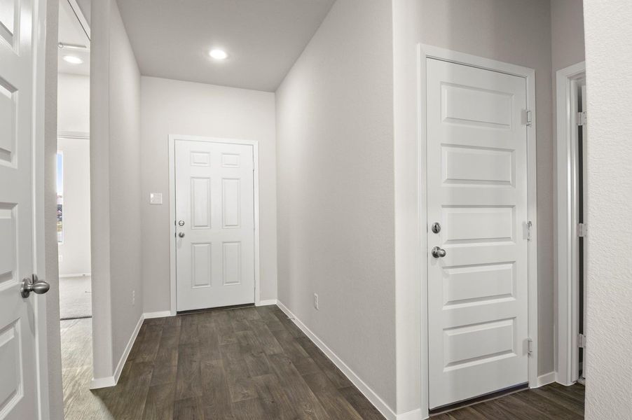 Spacious, unfurnished interior of a new home in Cloverleaf, Austin (Image 31).