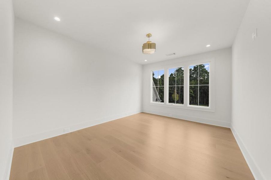 Spacious, unfurnished interior of a new home in , Alpharetta (Image 67).