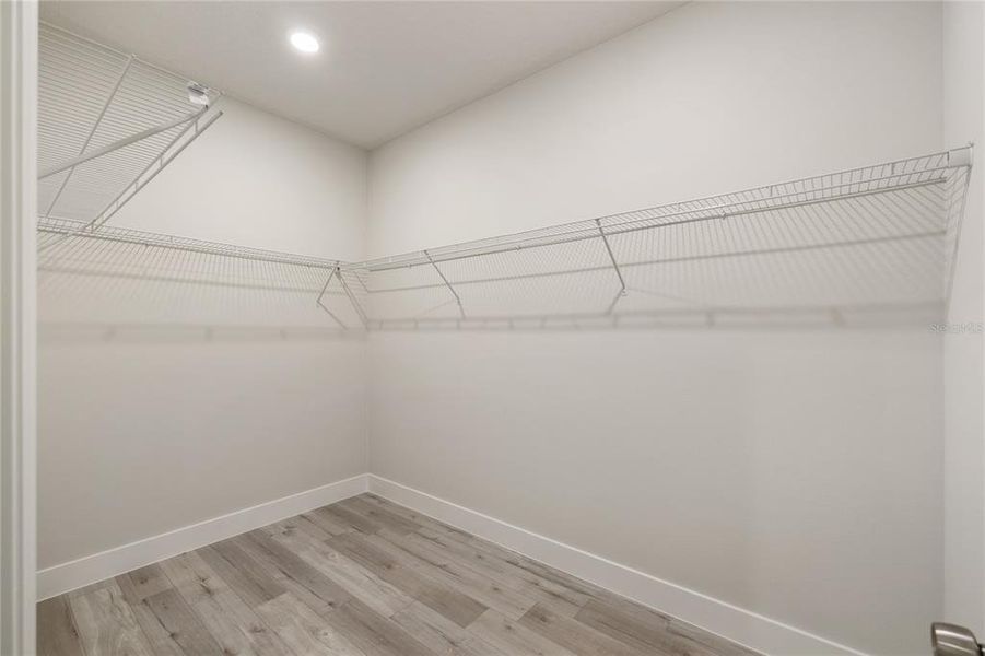 Spacious, unfurnished interior of a new home in , Citrus Springs (Image 20).