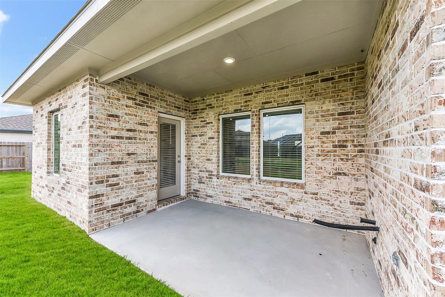 Exterior details and patio area of a home in , Missouri City (Image 18).