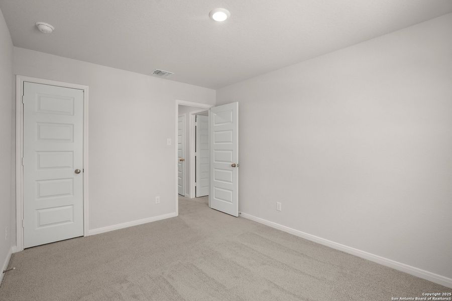 Spacious, unfurnished interior of a new home in Abbott Place, St. Hedwig (Image 25).