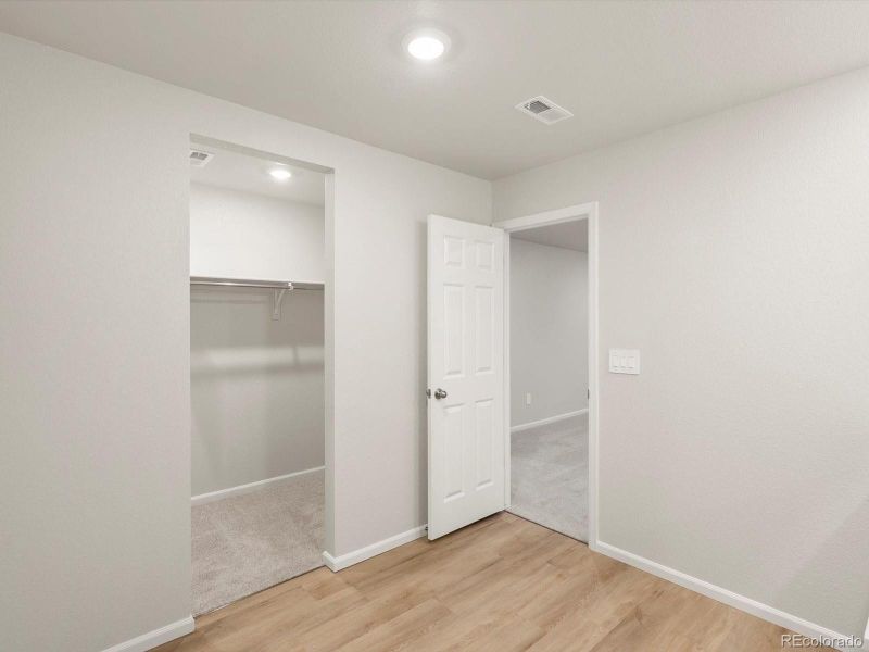 Spacious, unfurnished interior of a new home in Lake Bluff, Greeley (Image 12).