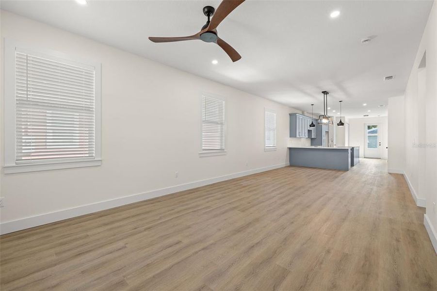 Spacious, unfurnished interior of a new home in , Tampa (Image 14).