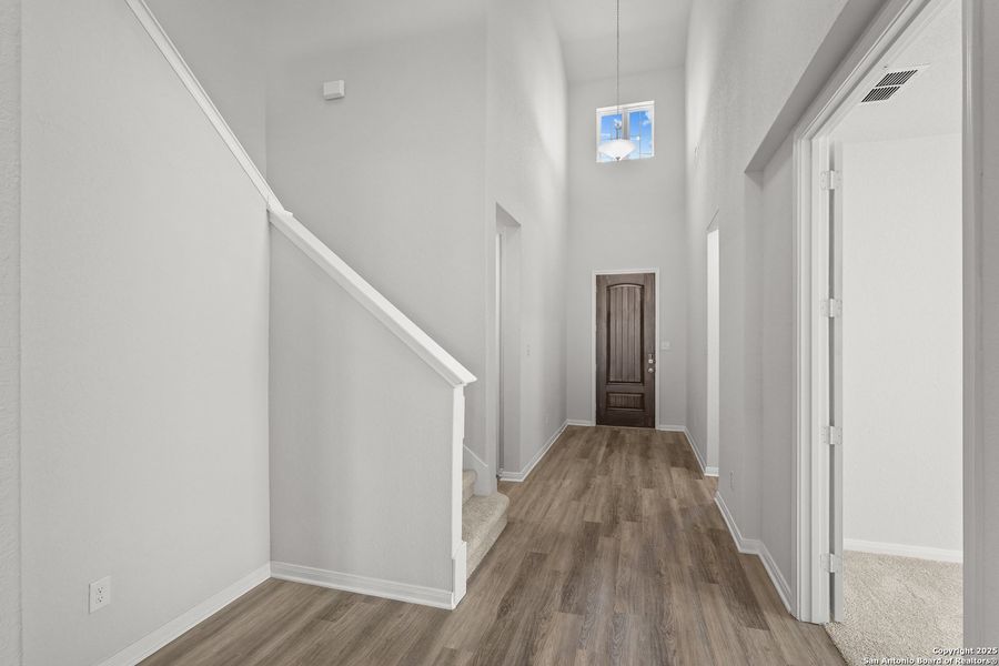 Spacious, unfurnished interior of a new home in Mayfair 50', New Braunfels (Image 20).