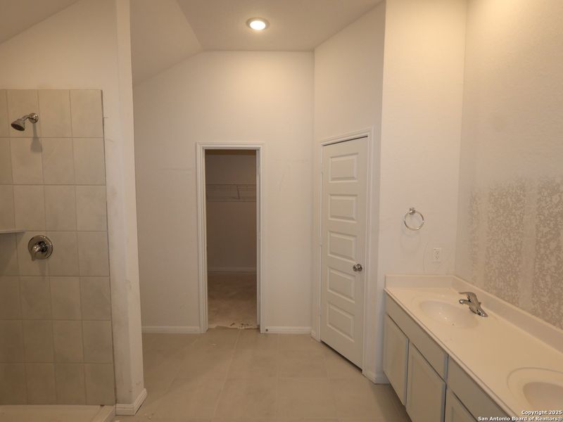 Furnished interior view inside a new home in Cinco Lakes, San Antonio (Image 13). Furnished interior view inside a new home in Cinco Lakes, San Antonio (Image 13).