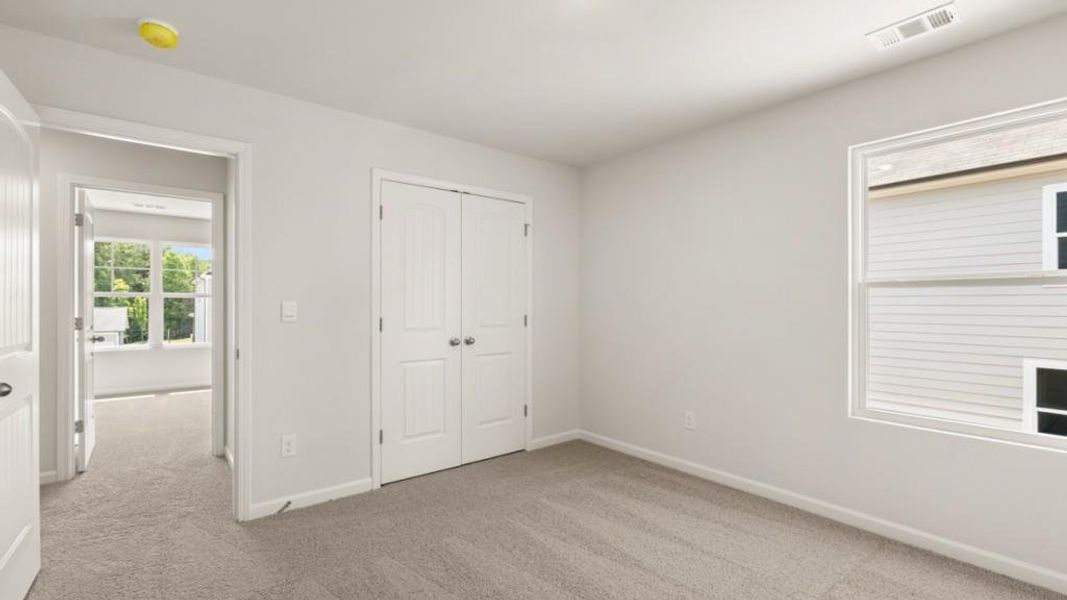 Spacious, unfurnished interior of a new home in Falcon Landing, Gainesville (Image 15).